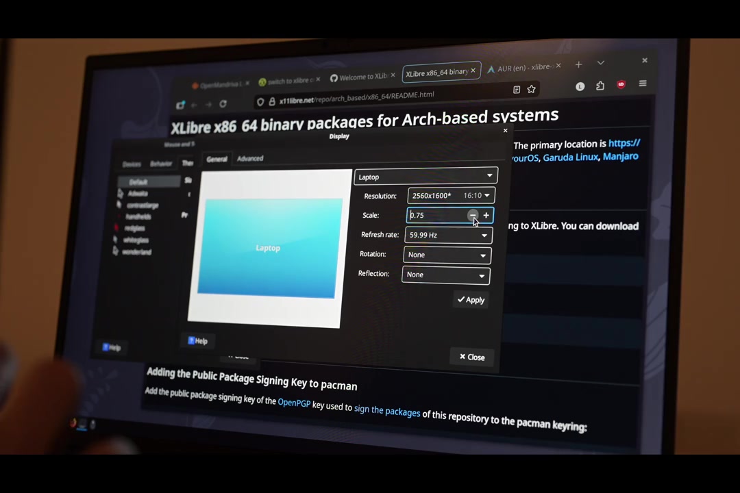 Display settings on a 2560×1600 laptop with Scale set to 0.75